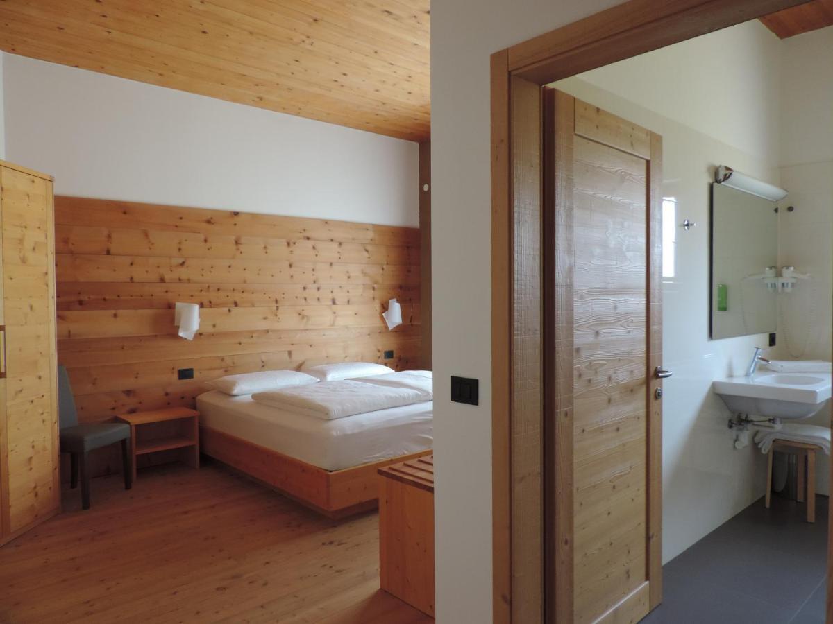 Garni Tuttotondo Hotel Levico Terme Room photo