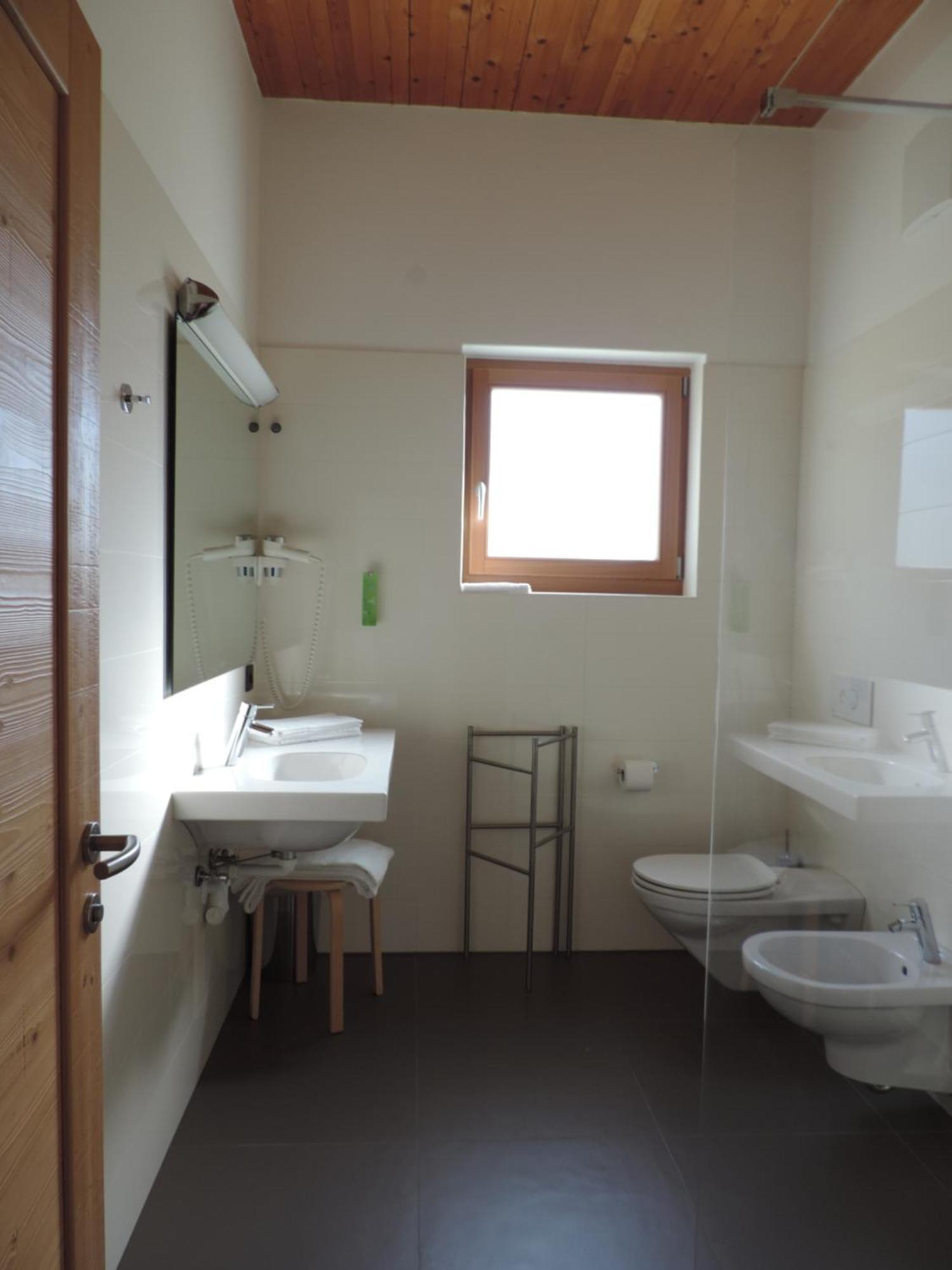 Garni Tuttotondo Hotel Levico Terme Room photo