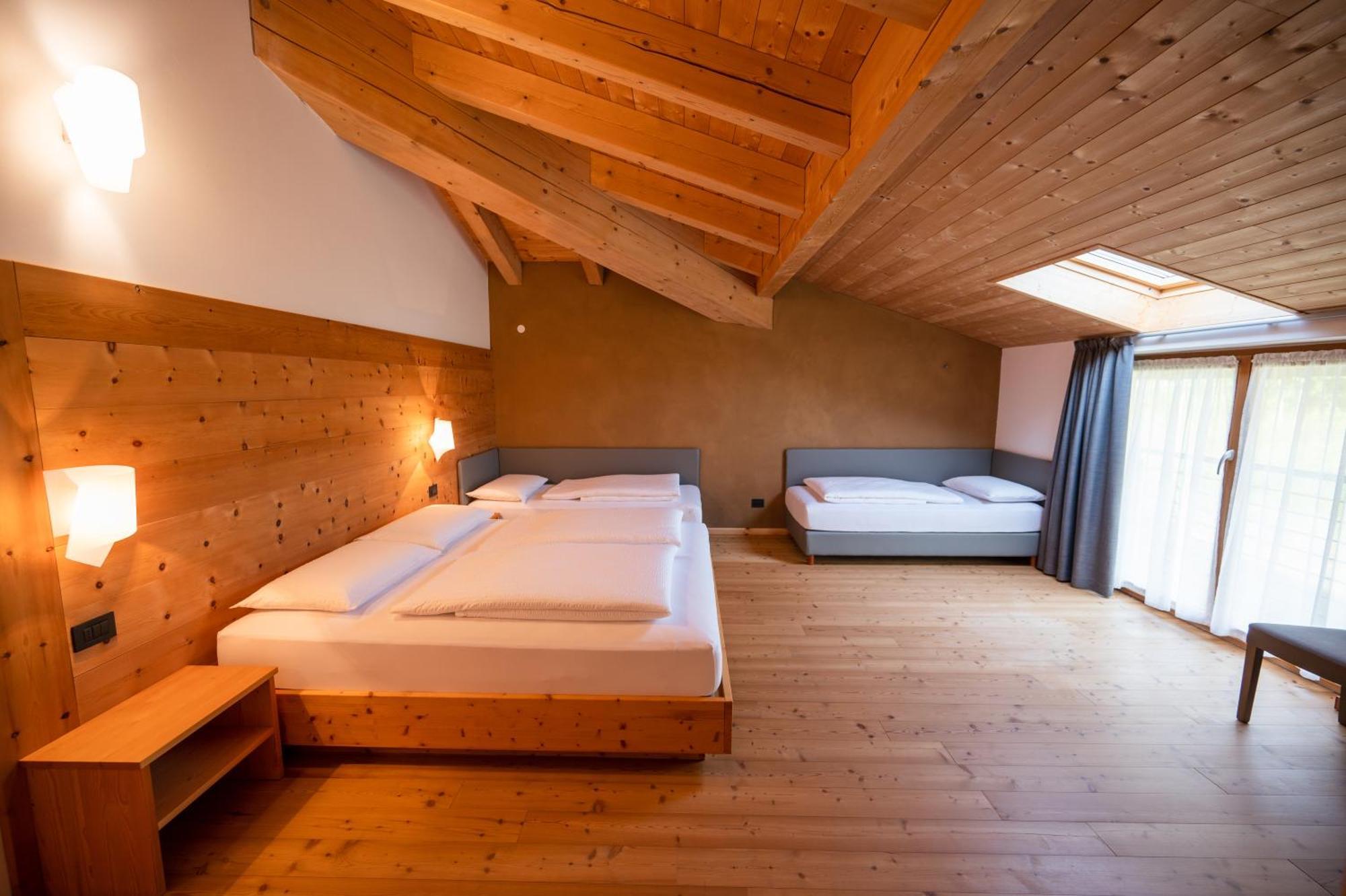 Garni Tuttotondo Hotel Levico Terme Room photo