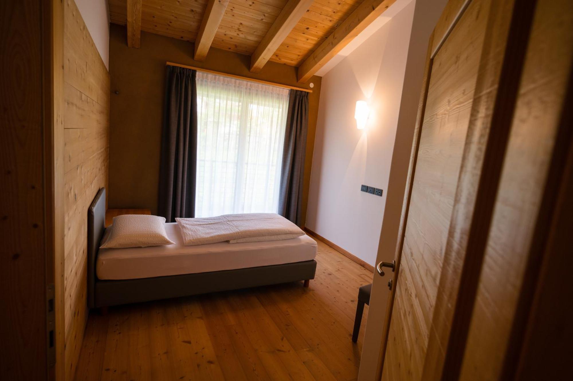 Garni Tuttotondo Hotel Levico Terme Room photo